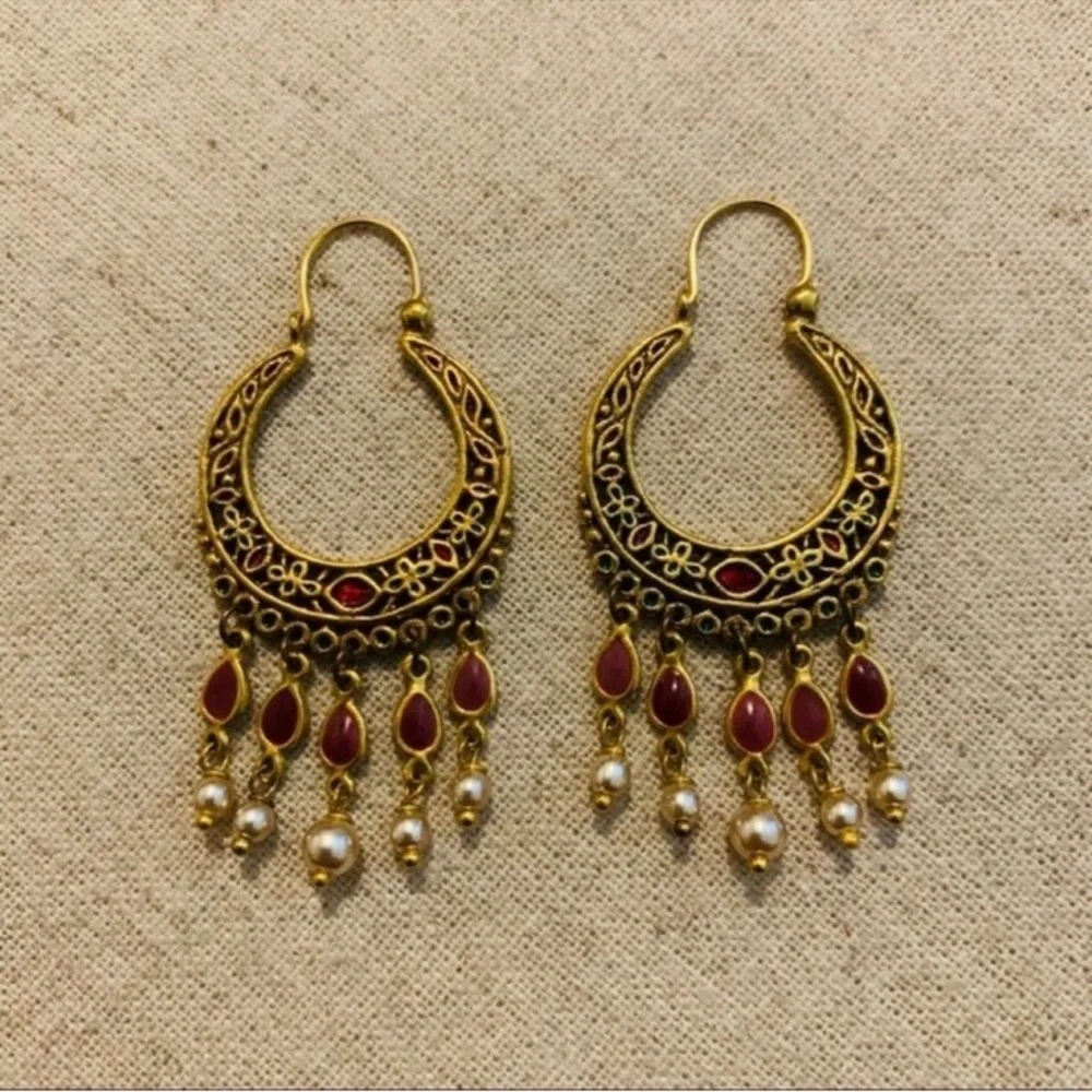 The Museum Company | Earrings | Enamel & Pearl